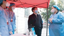 四川省人力資源社會保障廳廳副廳長、黨組成員、-級巡視員賴蓉 (中)調研指導學校工作